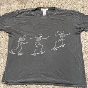 Gray Skeleton Skateboard Graphic T-Shirt